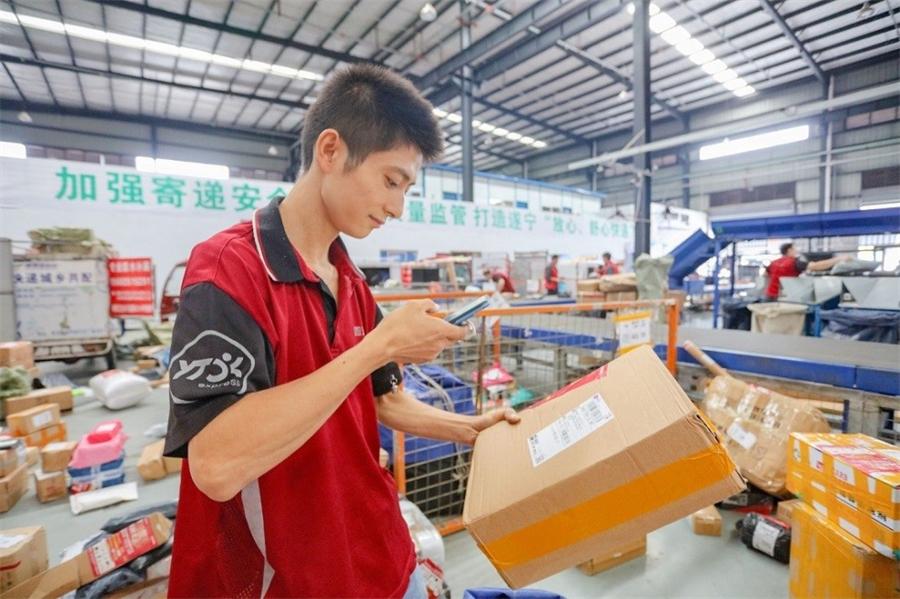 Warehouse employee scanning incoming packages at Guangzhou air warehouse