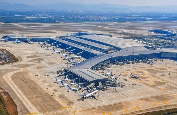 Guangzhou Baiyun International Airport cargo terminal supporting global air freight