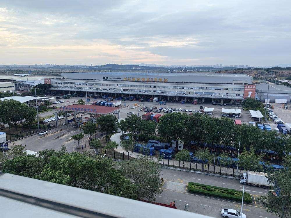 Guangzhou Baiyun International Airport cargo terminal supporting international air freight